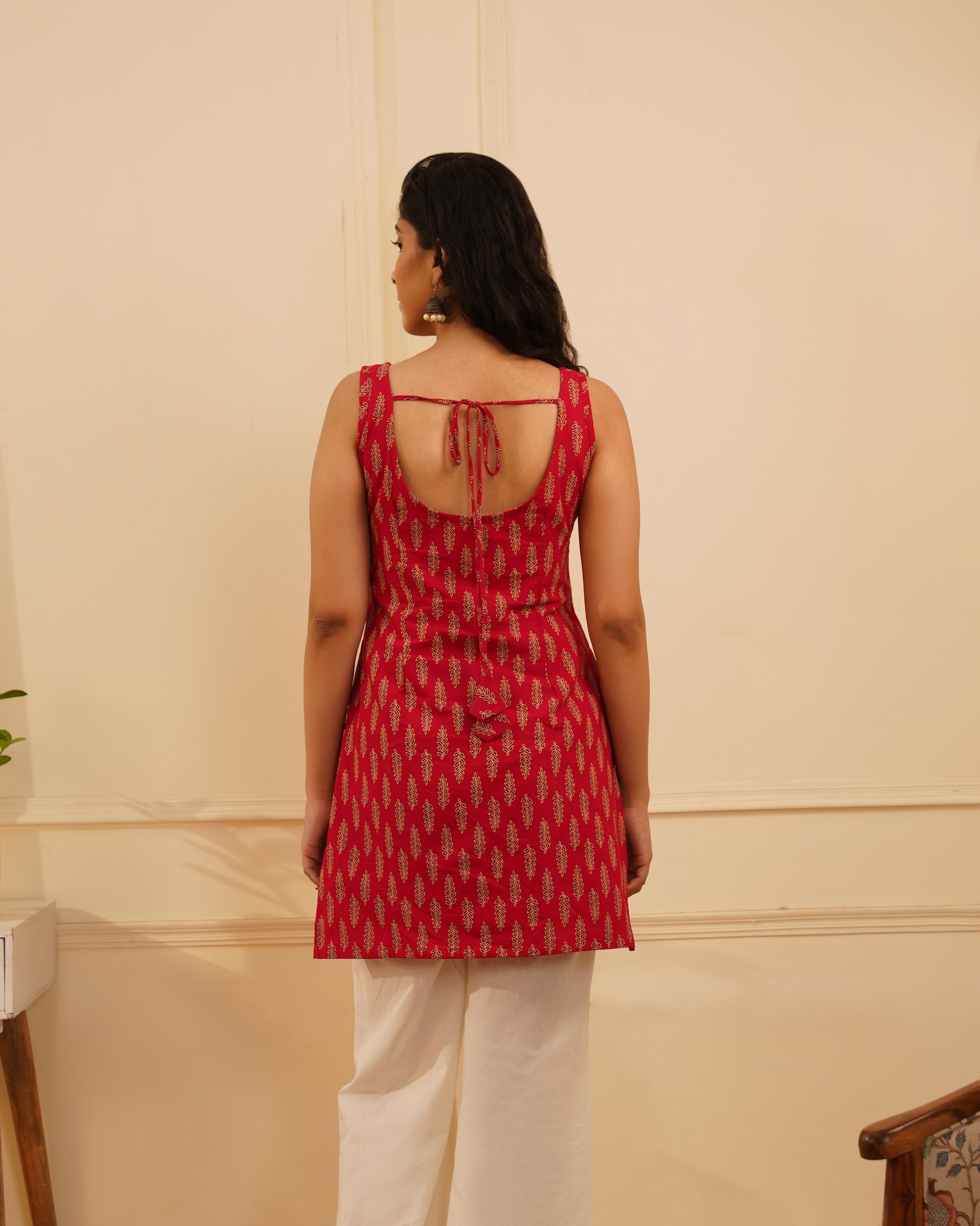 Jannat Sleeveless Kurti With Back Knot – Detail Shot | IndiZari