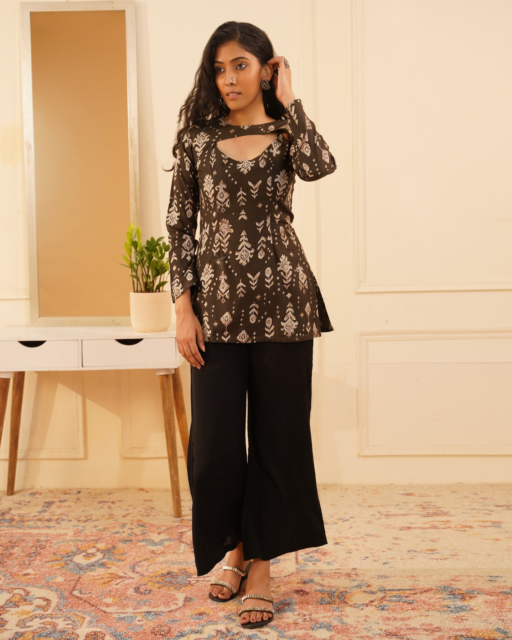 Tarasha Dual Wear Set – Detachable Sleeve Detail